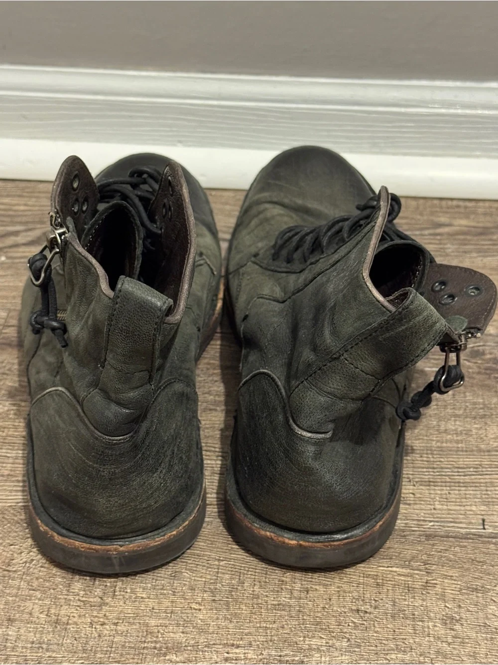 John Varvatos Black Distressed Leather Lace-Up Barrett Boots size 9.5